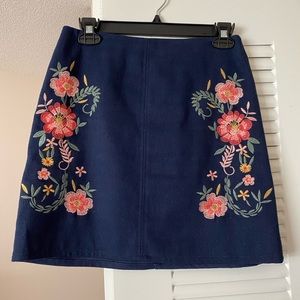 ❌SOLD❌Francescas small embroidered skirt